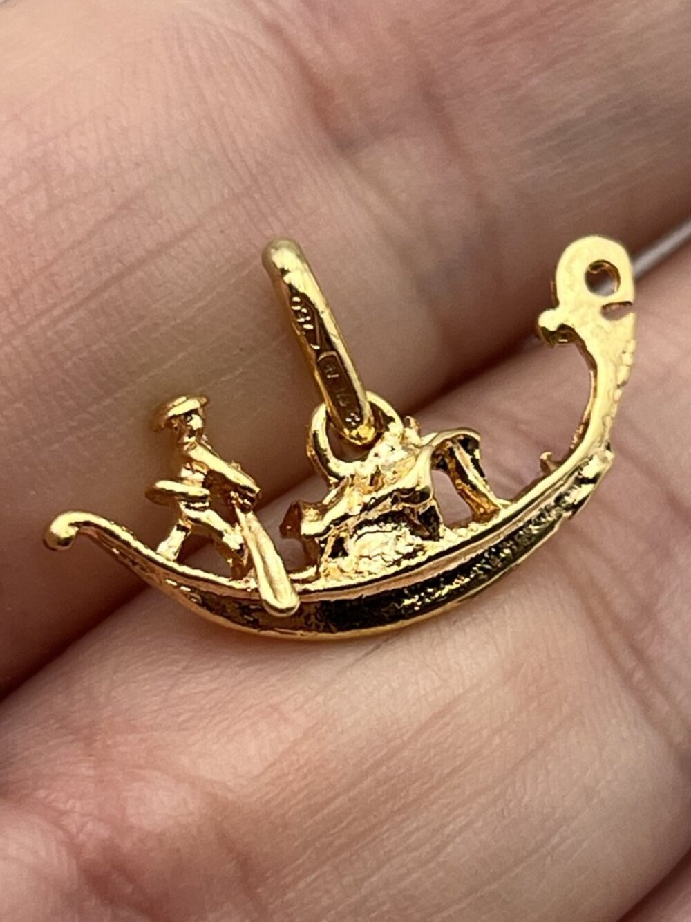 Vintage Italian Lampa di Valentini 18K Gold Venetian Gondolier Pendant 155 AR